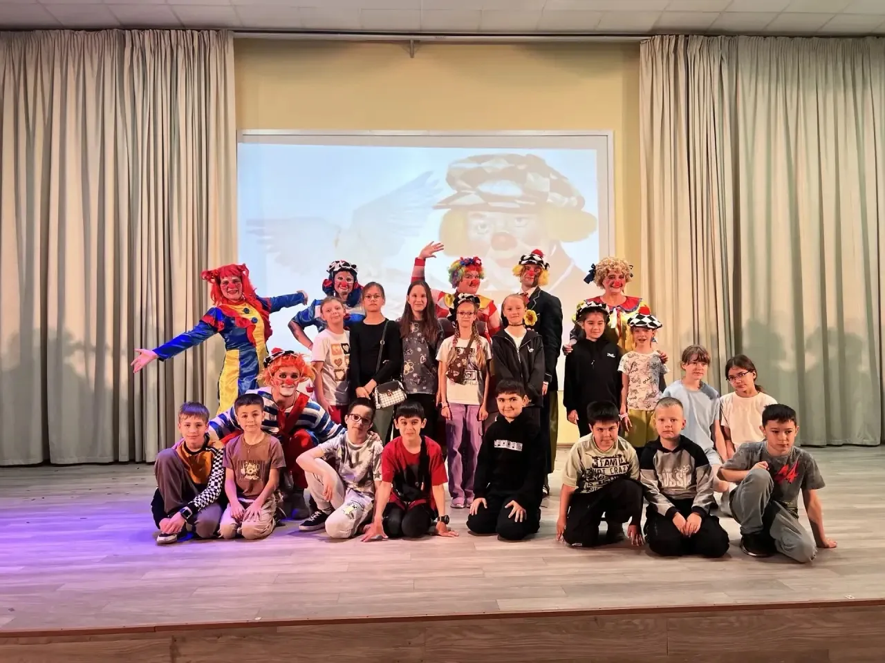 🎭День в театре: от смеха до творчества!

☀️Сегодня у наших ребят был по-настоящему творческий и нас