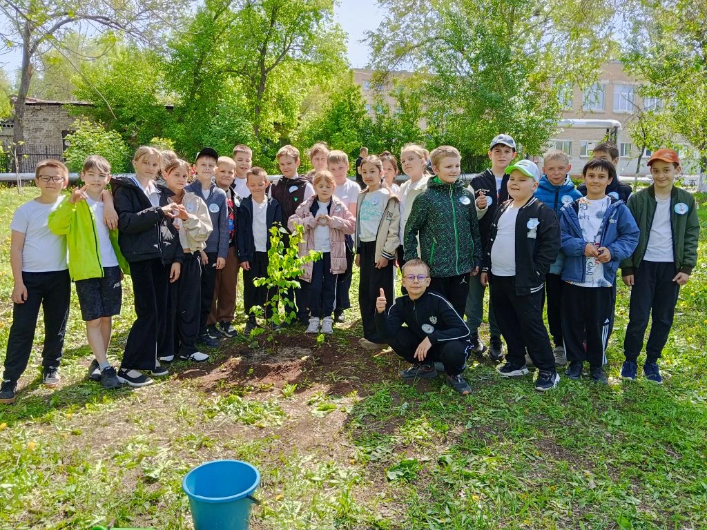 🌳🌍Сегодня ученики школы №32 приняли активное участие в посадке деревьев на территории...