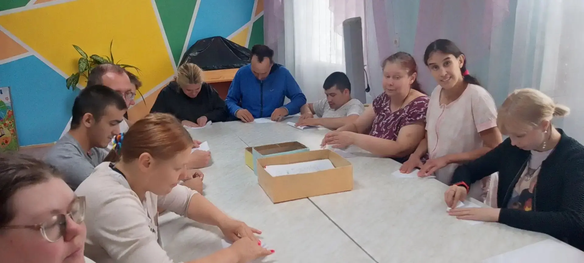 Оригами — это японское искусство складывания бумаги. Оно полезно для ума и рук.
 Занятия улучшают ме