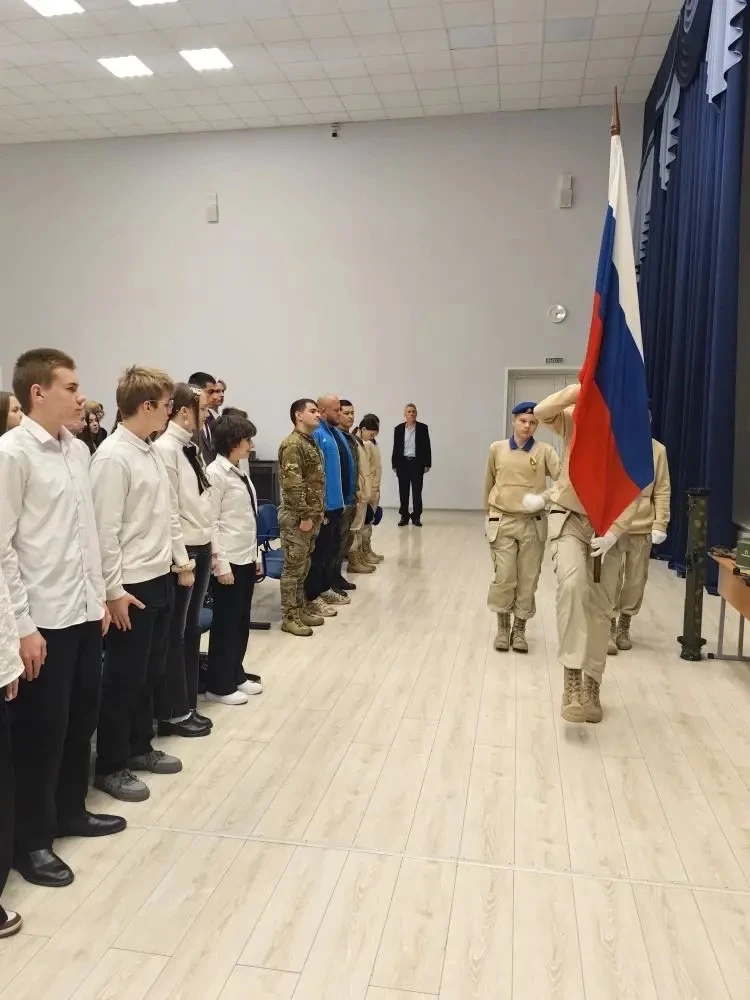 🇷🇺8 декабря 2025 года в актовом зале школы  состоялась  встреча  с участниками  СВО «Диалоги с Героя