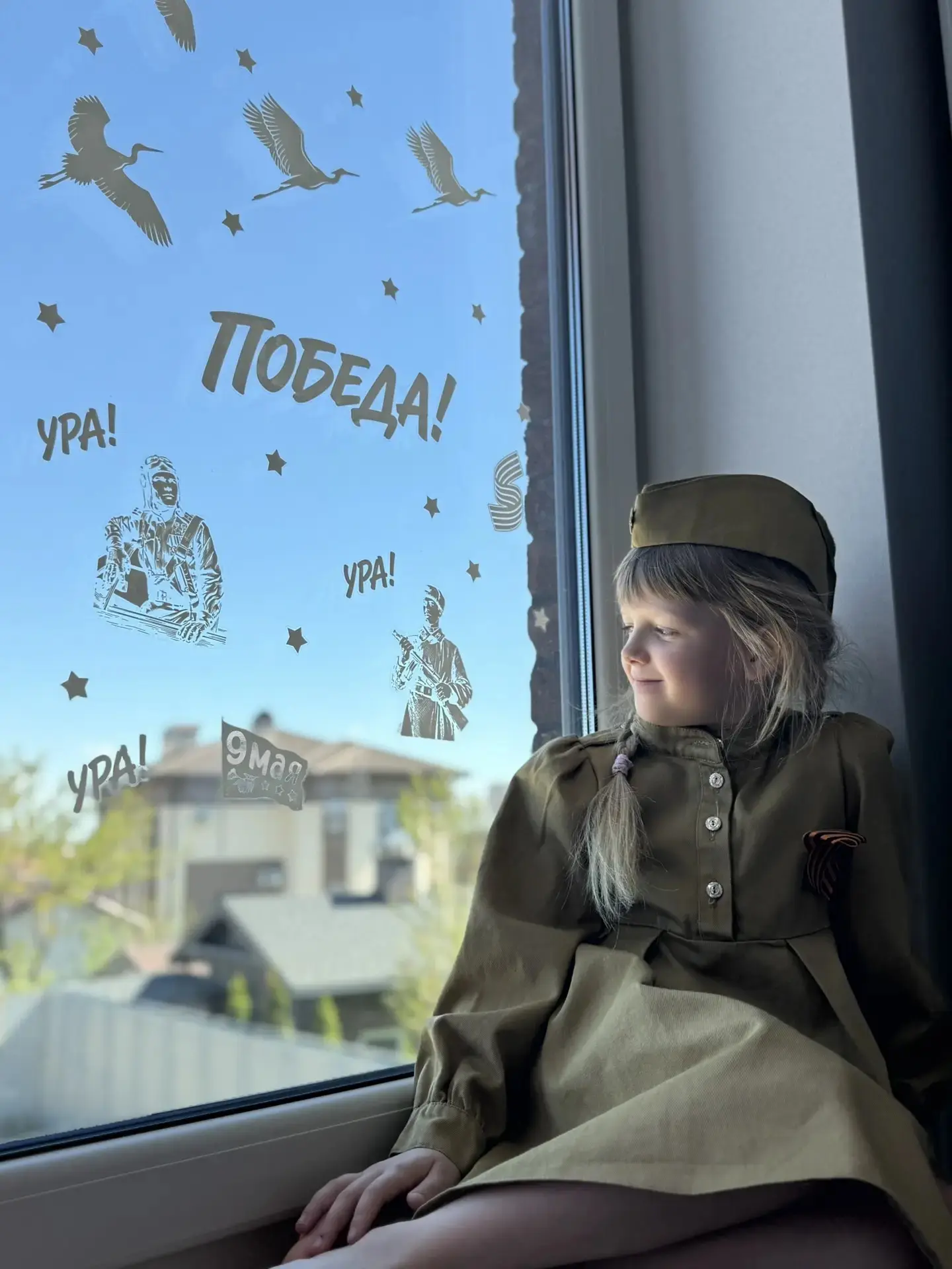 ✨ Акция «Окна Победы»: память в каждом доме! ✨  Ученики 1 «А» и 3 «Д» не остались в стороне от важно