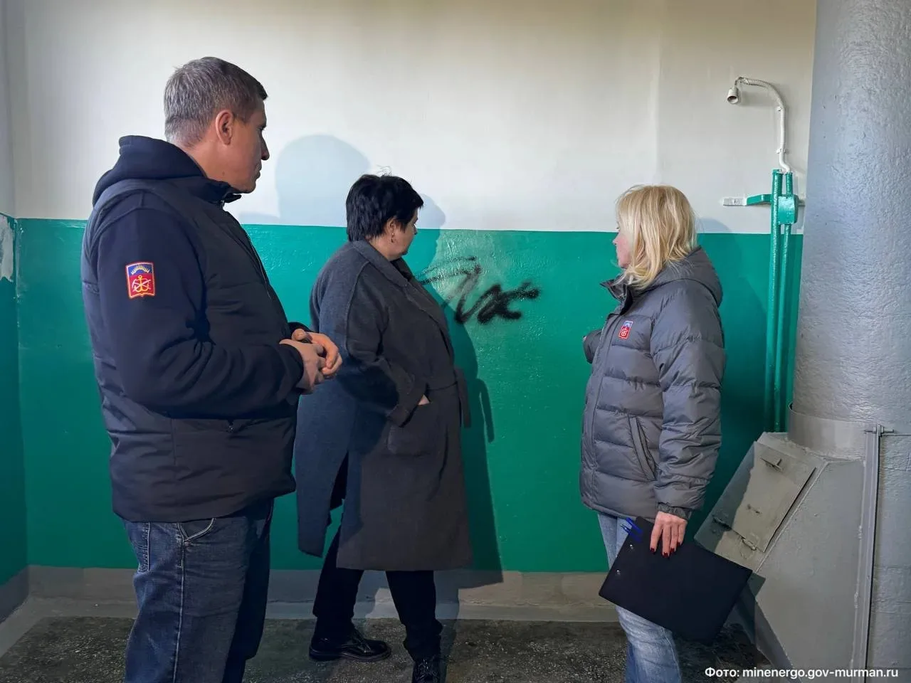 Четыре «управляшки» проверили жители вместе с чиновниками в Мурманске

В областном центре прошли рей