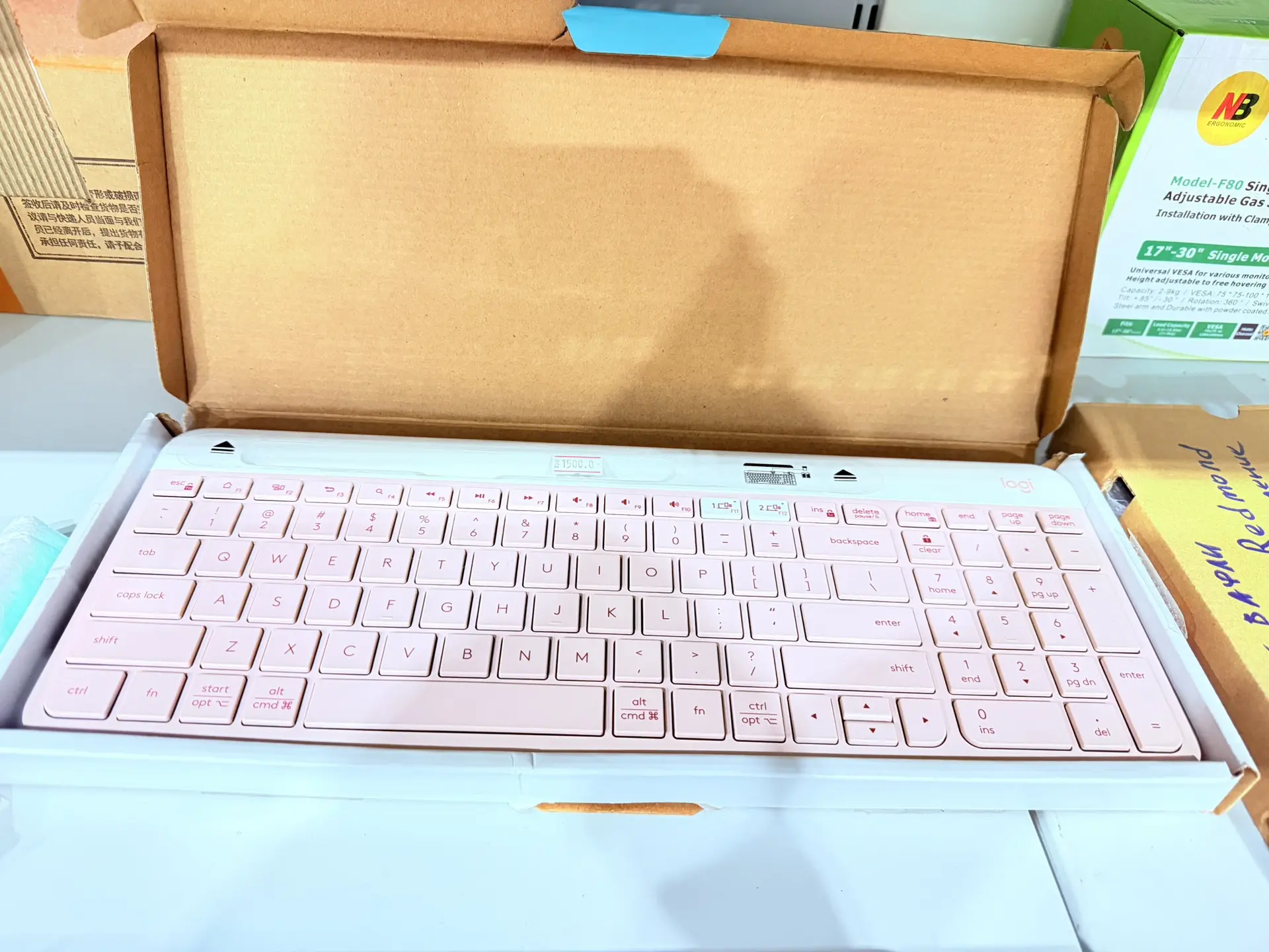 Logitech Клавиатура K580, светло-розовый
