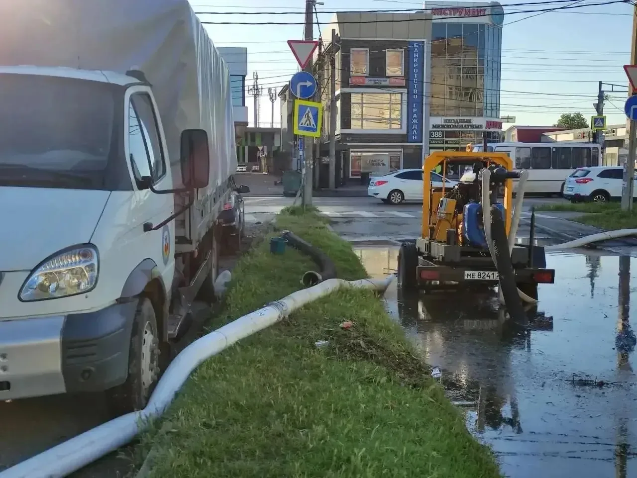 В Краснодаре за три дня поступило 850 заявок на откачку воды.

За сутки — 252 обращения. 106 раз жит