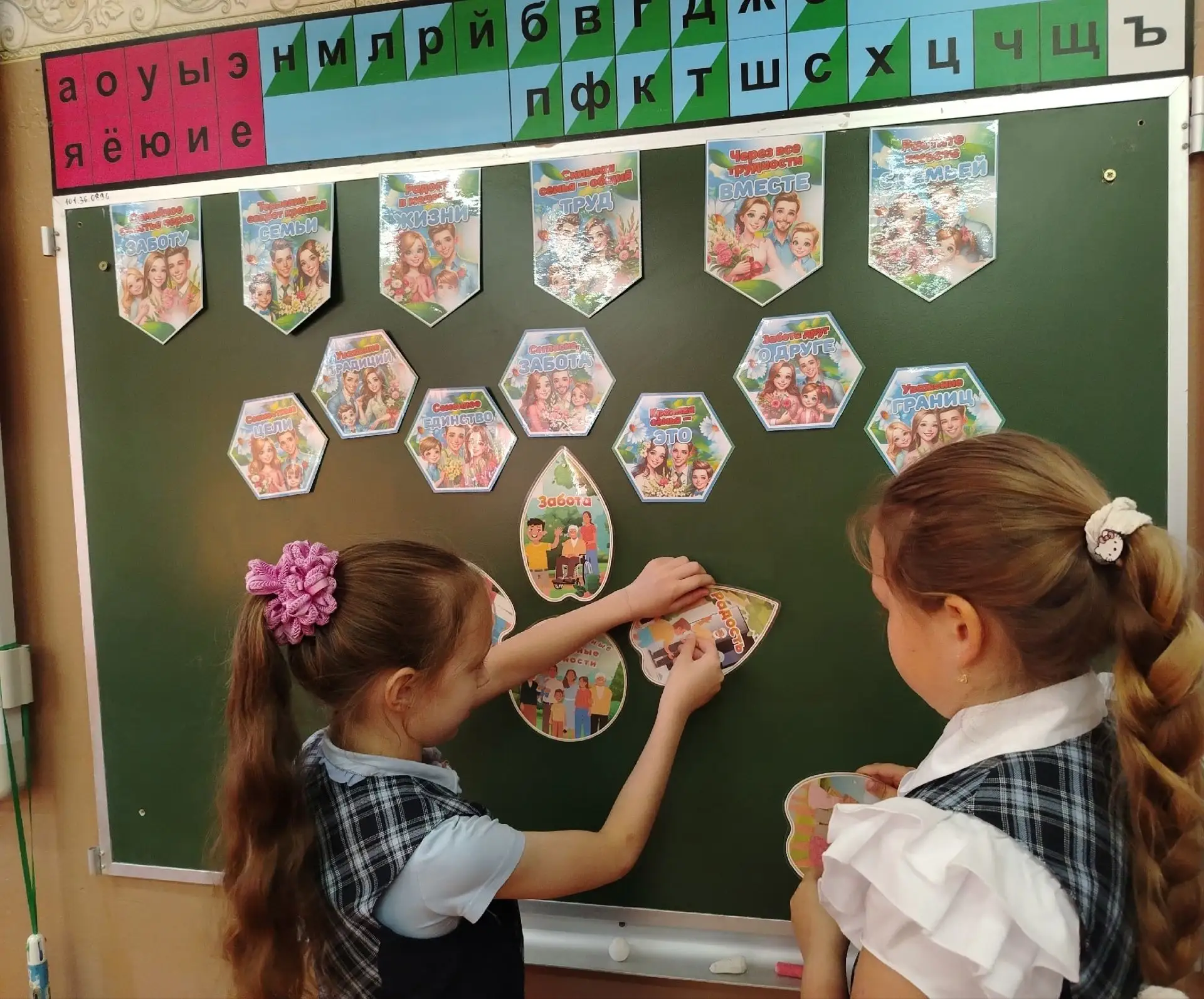 ❤День семьи, любви и верности ежегодно отмечают 8 июля.
🇷🇺Официально он установлен Указом Президен