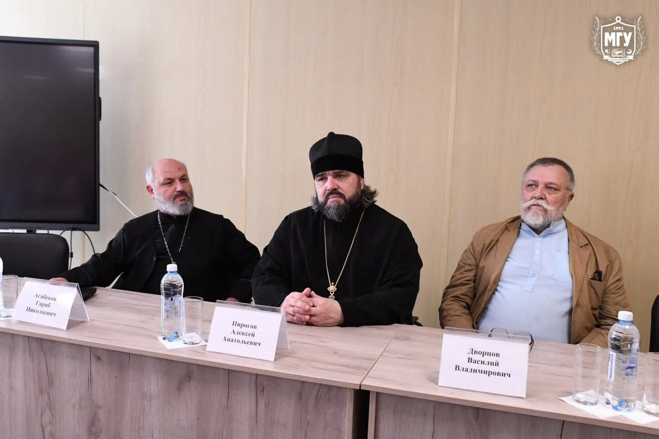 Творческая встреча с писателем  На площадке МГУ имени А.И. Куинджи состоялась творческая встреча с п