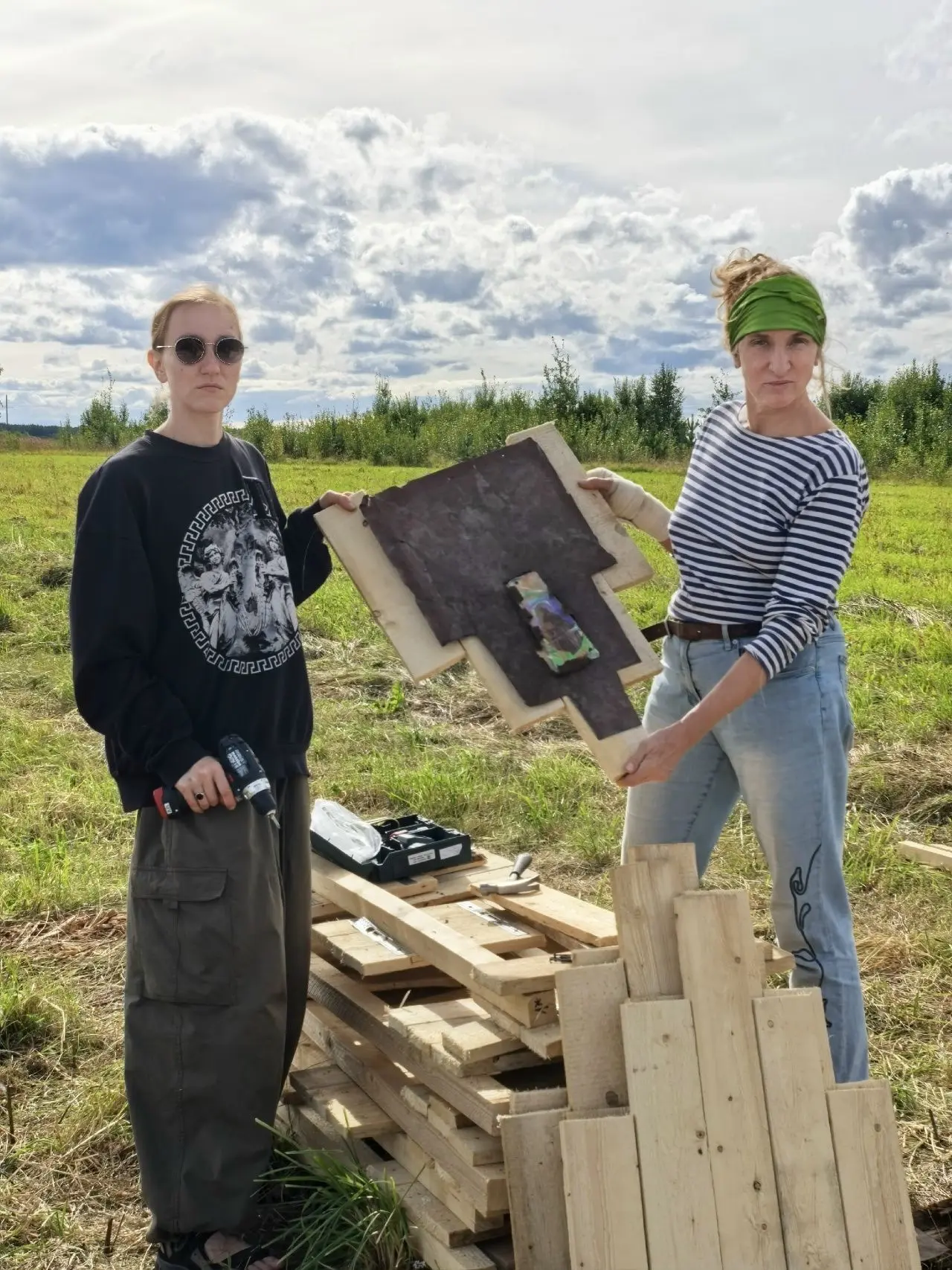 Друзья, Анна Смирнова, соавтор арт-объекта "Небеса под небесами" делится с нами момента...