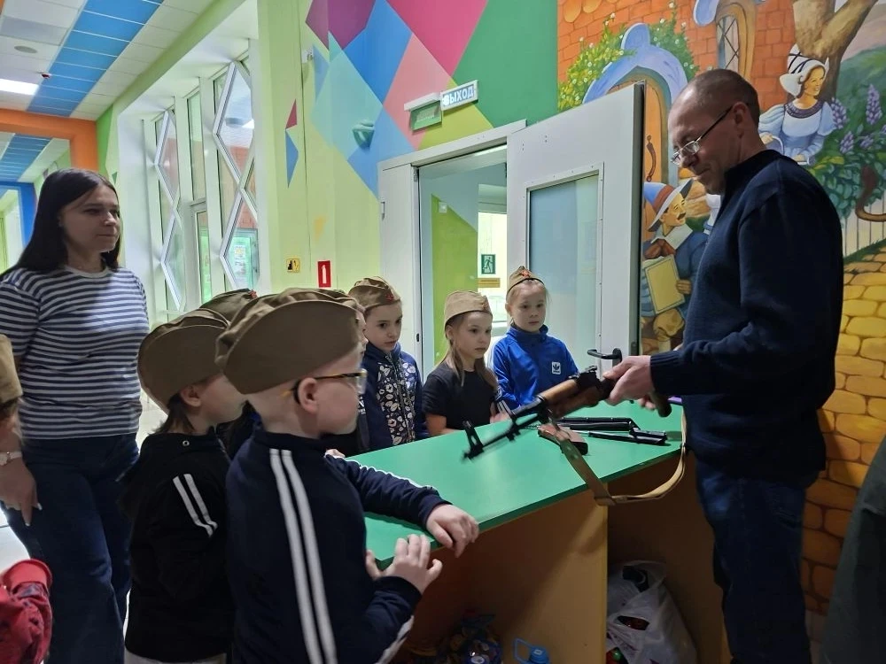 🇷🇺 В преддверии Дня защитника Отечества в 1а классе прошла увлекательная игра "Зарничка".  ✅ Юные уч
