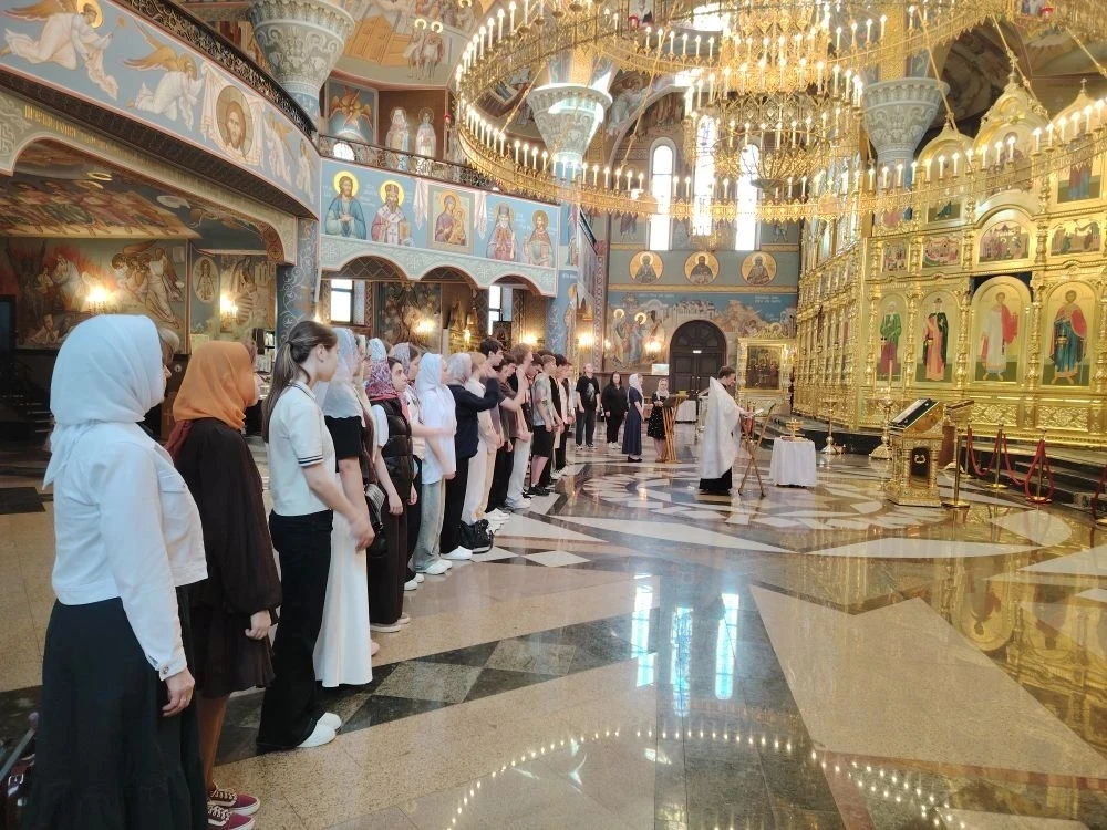 Молитва и мудрость: выпускники посетили Свято-Троицкий кафедральный собор