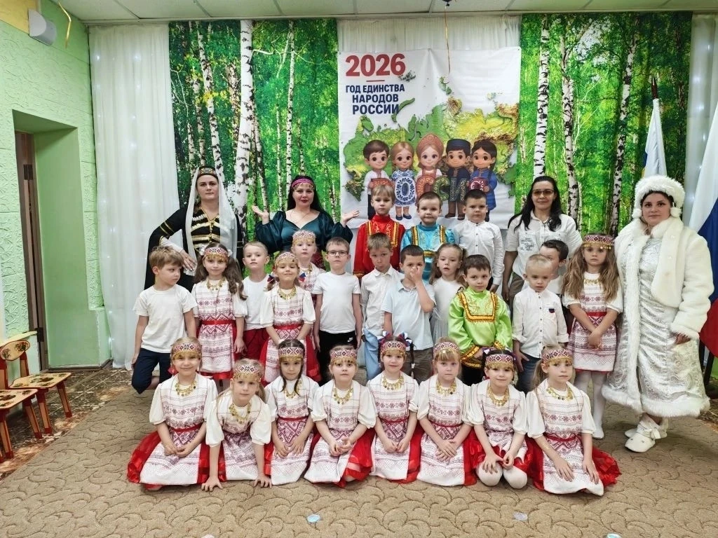 «Уважаемые коллеги, родители и дорогие наши воспитанники! Поздравляем вас с государственным праздник