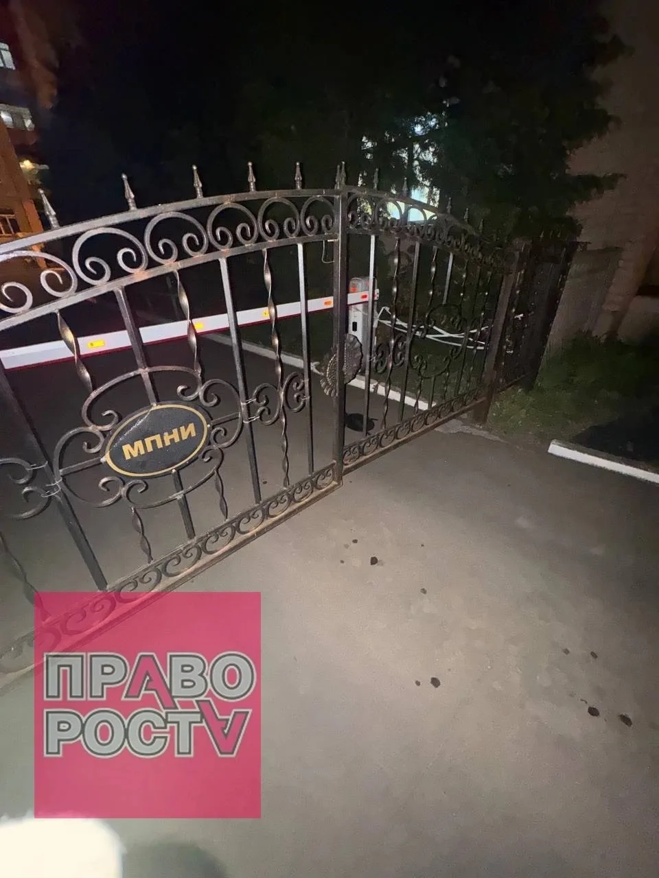 🚪 В Магнитогорске два пьяных «смельчака» решили проверить прочность ворот психоневроло...