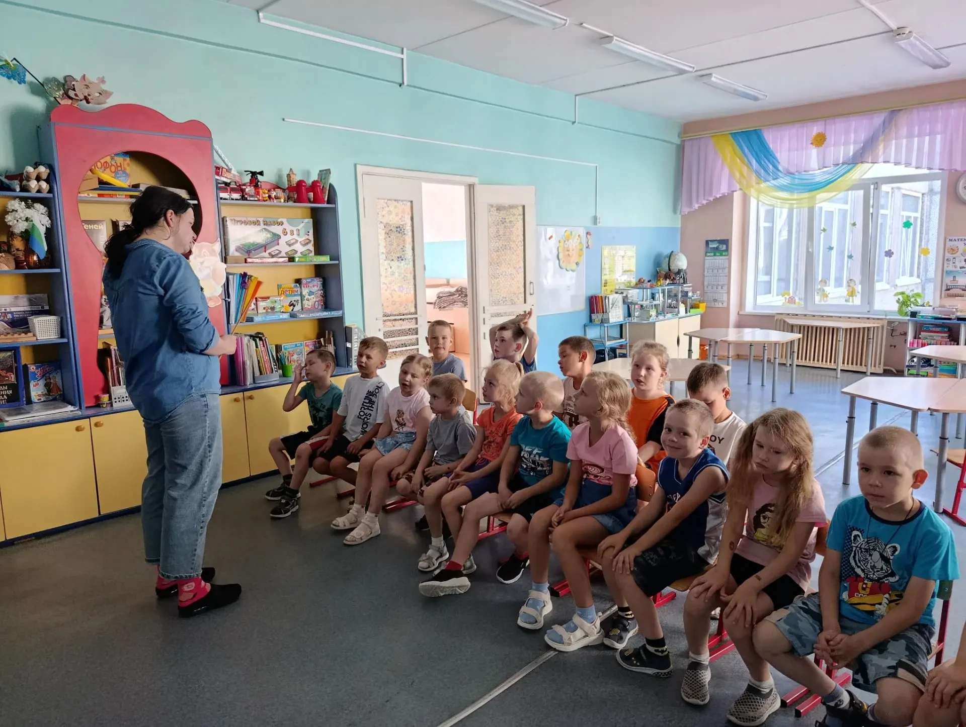 Сегодня в нашем детском саду прошло познавательное и увлекательное мероприятие. К нам пришли сотрудн