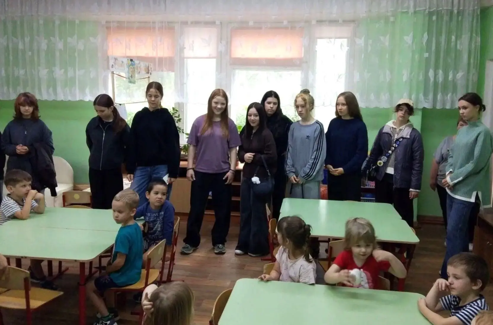 🎈 Будущие педагоги знакомятся с профессией: в Удомле школьники посетили детский сад