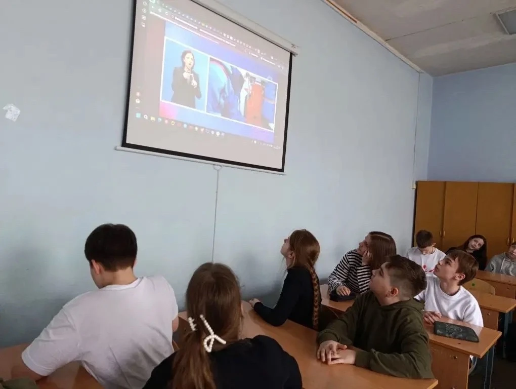 Мир! Труд! Май! 🌸🛠  Вчера в Центре образования – школе № 25 имени Александра Сивагина на внеурочном 