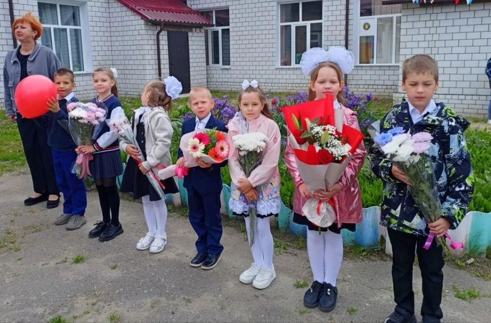 🔔Сегодня  во всех школах нашего района прозвучали  Последние звонки.  На традиционный праздник после