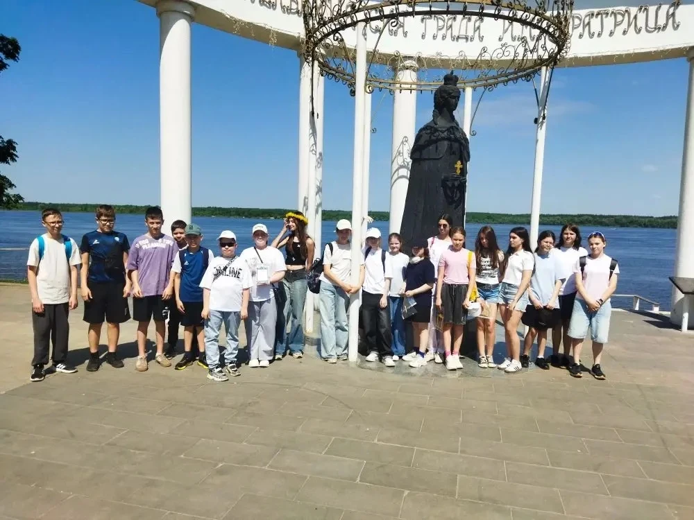 Мы съездили в Мариинский Посад — и это было не как обычно

Никаких скучных экскурсий. Мы просто гуля