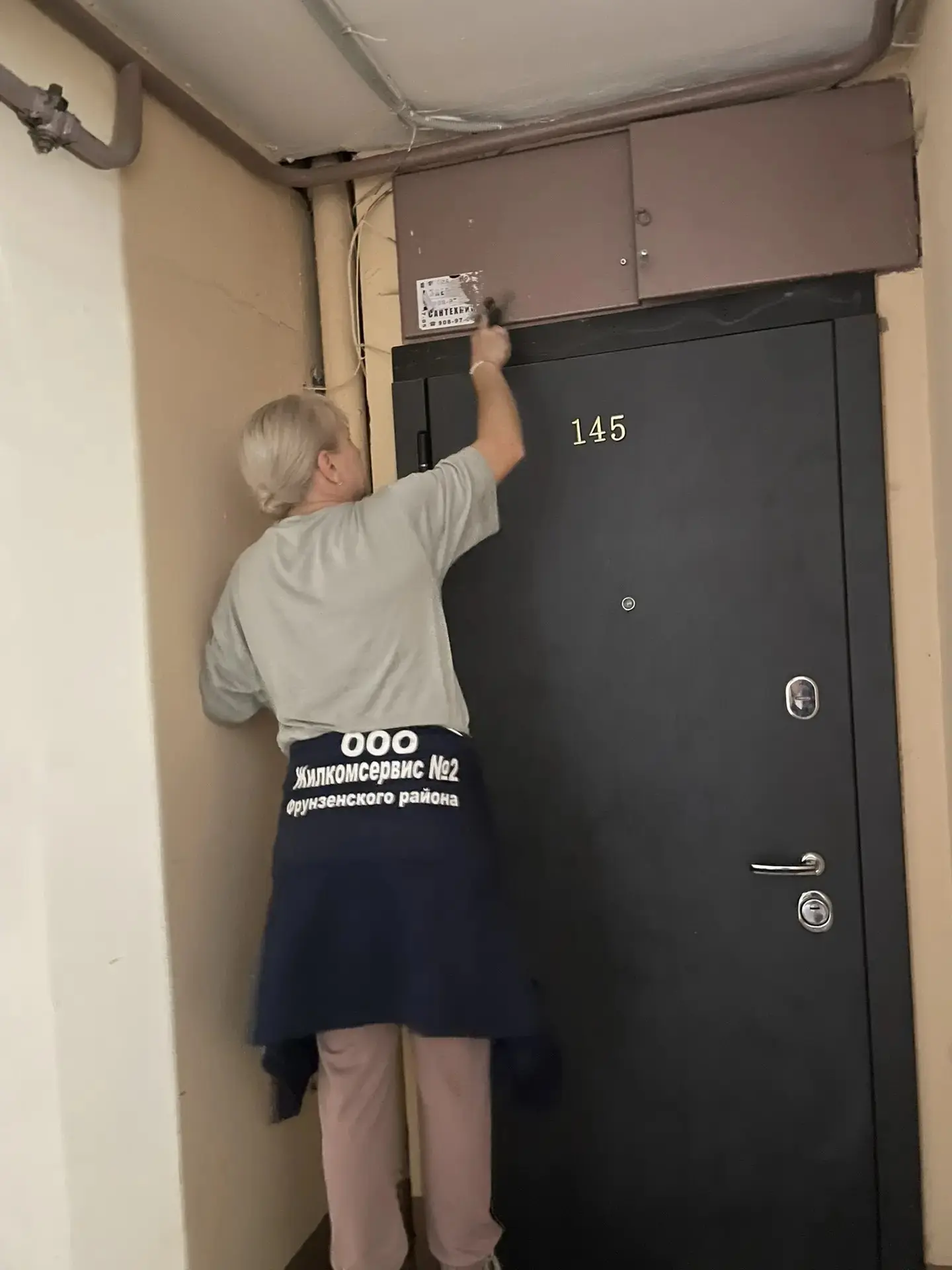 Есть вещи, которые гораздо проще не клеить, чем потом отдирать 😅