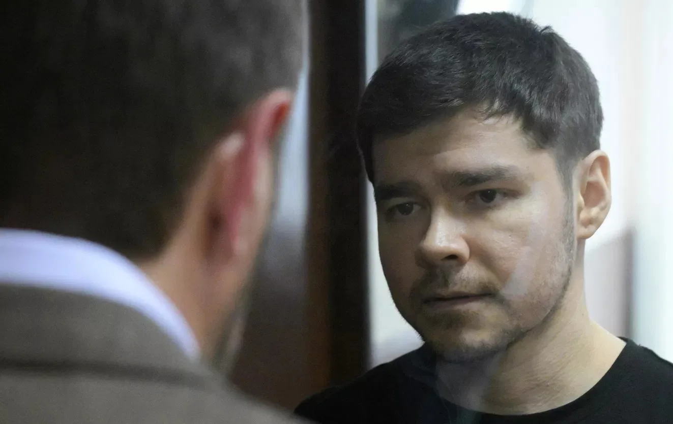 Блогеру Аязу Шабутдинову смягчили приговор, сообщил РИА Новости адвокат Калой Ахильгов.