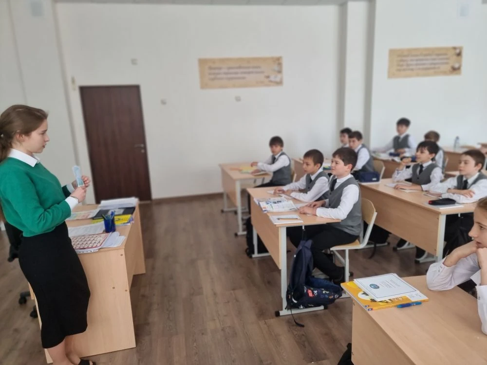 Второй открытый урок который посетили администрация и преподавательский состав, стал урок английског
