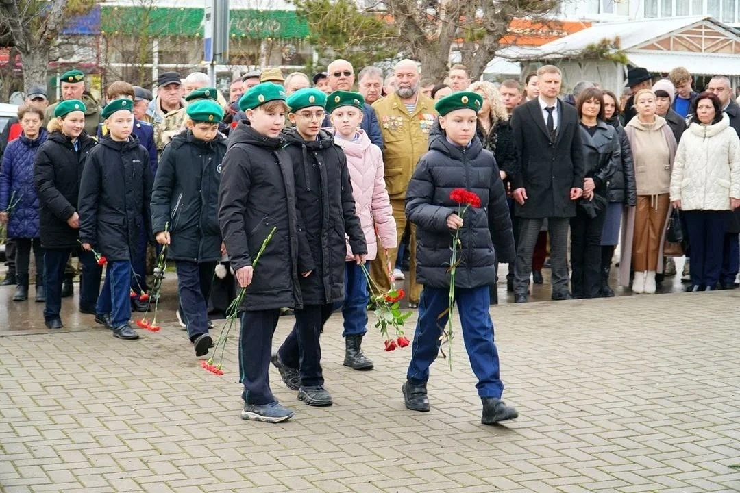🇷🇺15 февраля - День памяти воинов-интернационалистов🇷🇺  В сквере памяти воинов-интернационалистов со