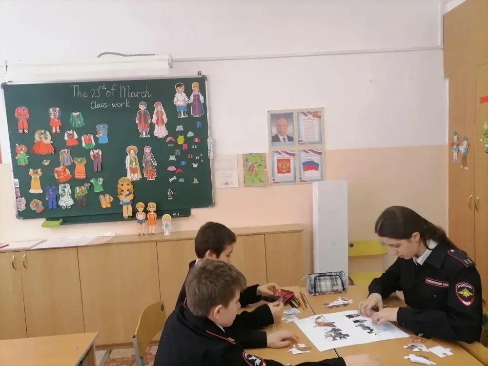 📚В рамках Декады знаний был проведён интегрированный урок по английскому языку и ИЗО на тему "Национ