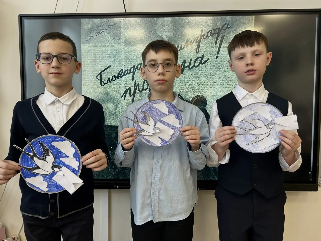 🕊 «БЛОКАДНАЯ ЛАСТОЧКА» — СИМВОЛ НАДЕЖДЫ  Иногда маленький символ говорит громче слов. Для блокадного