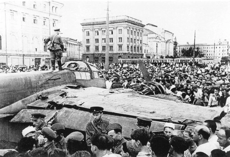 Самолет Юнкерс Ю-88 (Ju 88) с кодом F6+AK (номер 0285) был сбит 25.07.1941 летчиками 3-...