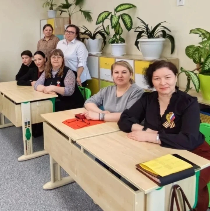 🏫 Сегодня, 28 апреля, наши учителя стали активными участниками городского фестиваля атмосферы сотруд