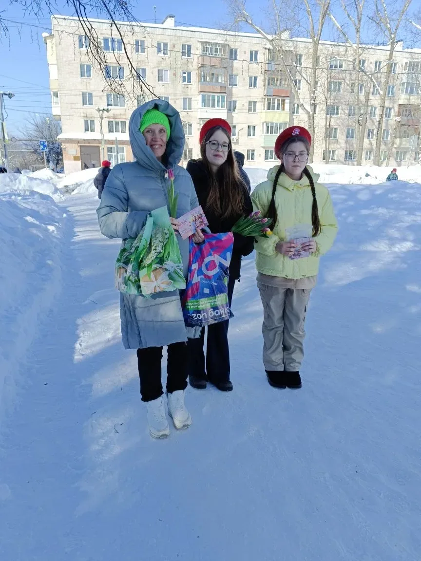 🌸 Сегодня наша команда #Юнармеец24 активно поддержала прекрасную акцию "#ВамЛюбимые", приуроченную к