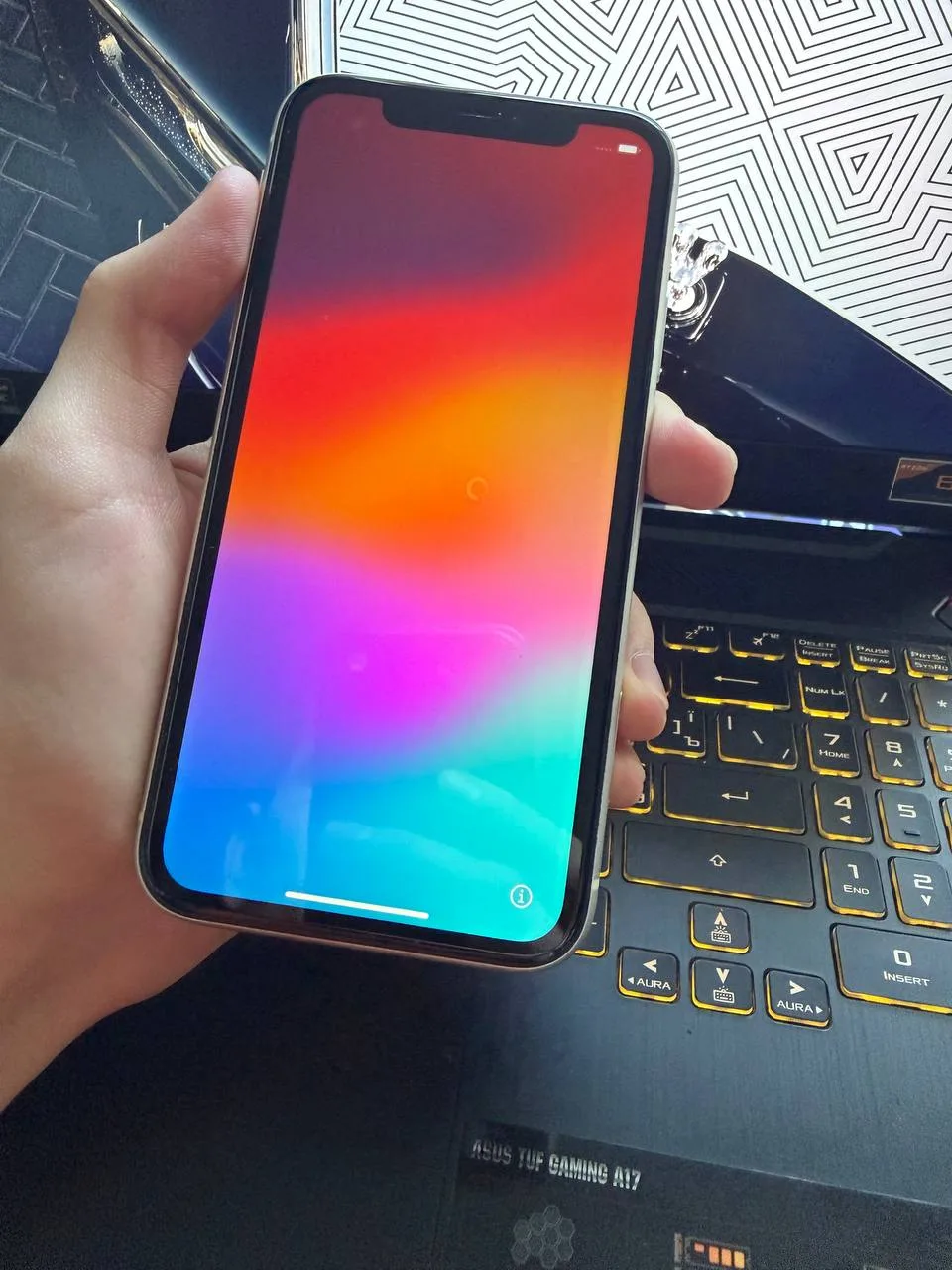 Продам IPhone 11 128