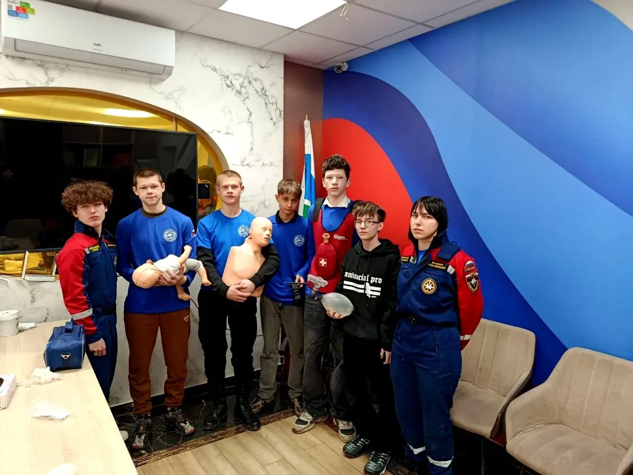 📍В дни весенних каникул юные спасатели из отряда "Помогаторы" ГБОУ "СШ № 93 Г.О. МАКЕЕВКА" посетили 