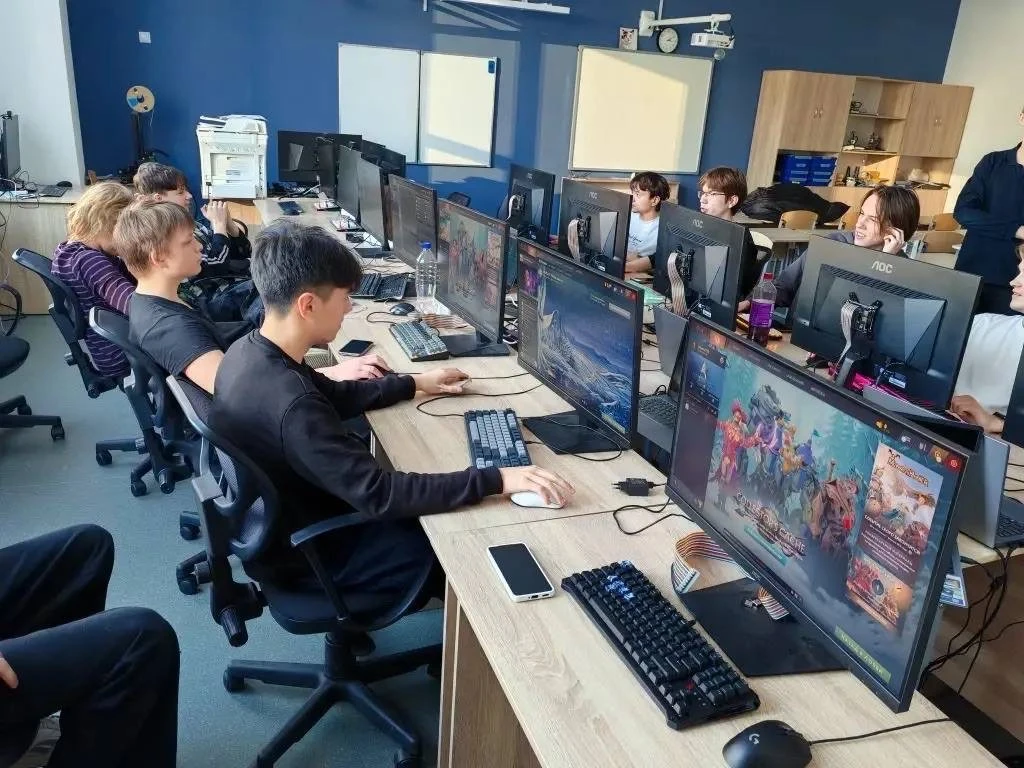 31 января в МАОУ СОШ № 15 состоялся школьный этап турнира по игре DOTA 2.  В соревнованиях приняли у