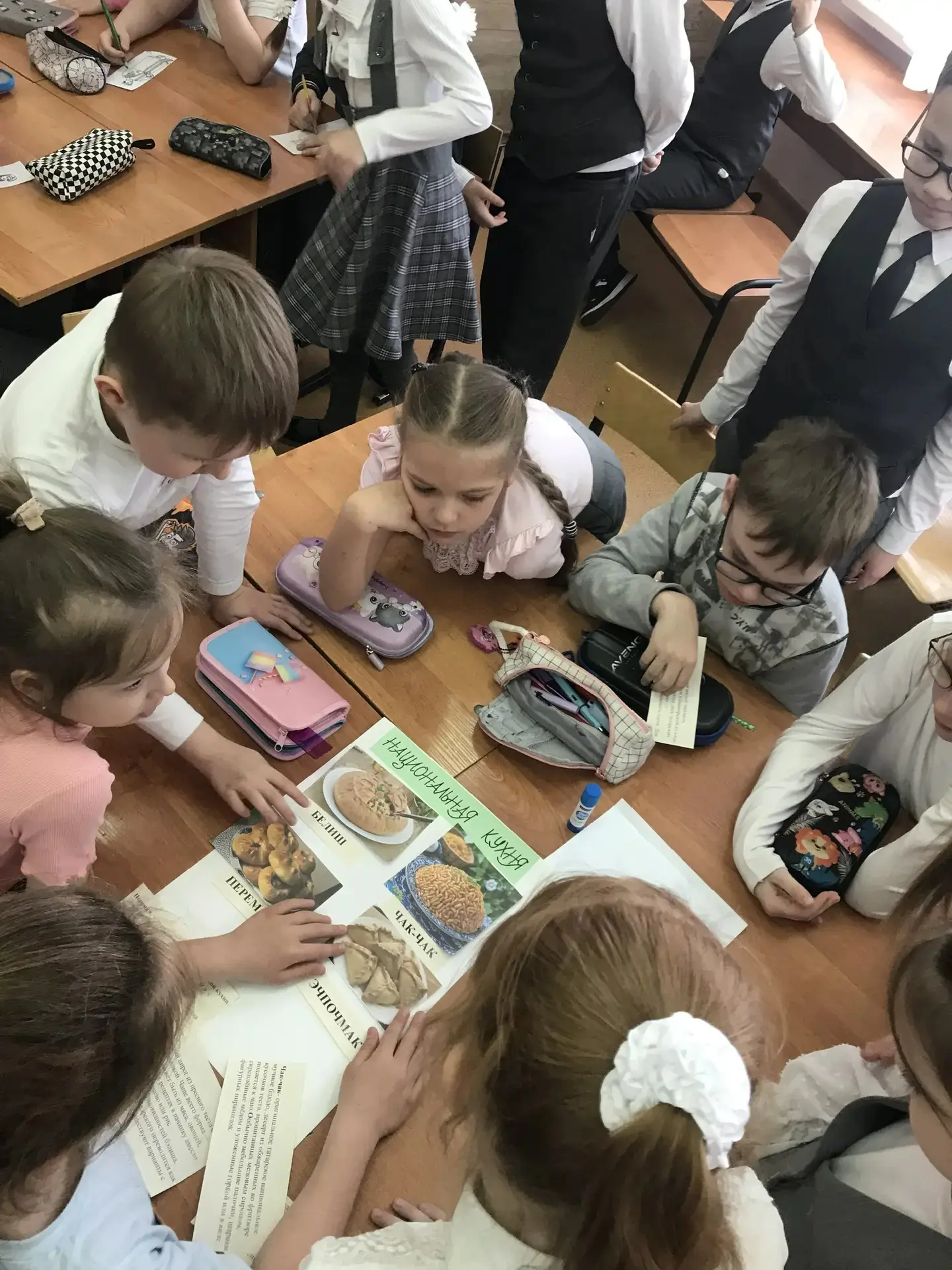 🇷🇺В начальных классах нашей школы продолжается тематическая неделя, приуроченная к Году народного ед