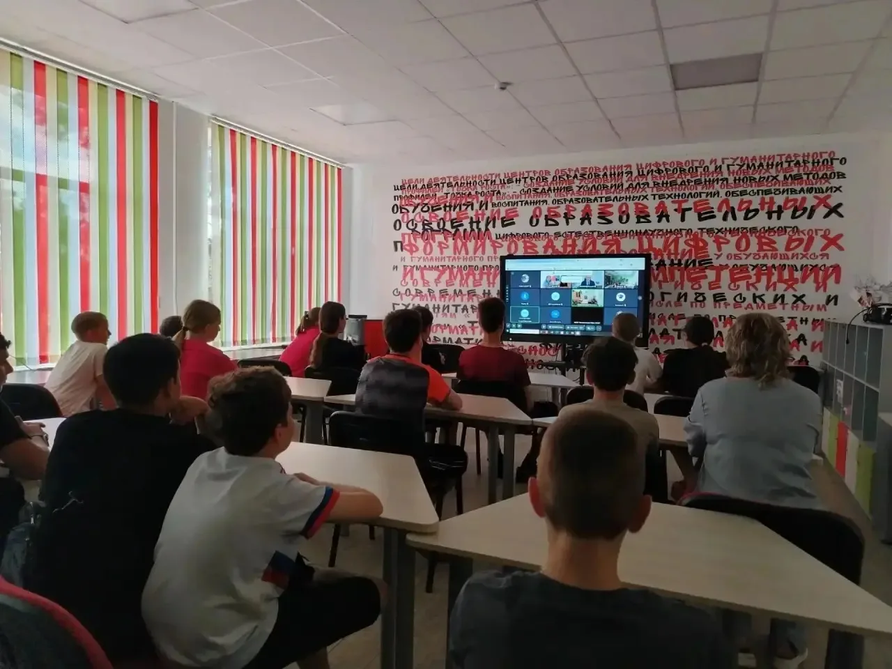 Всероссийский телемост «Память священна» объединил педагогов и школьников Ставрополья