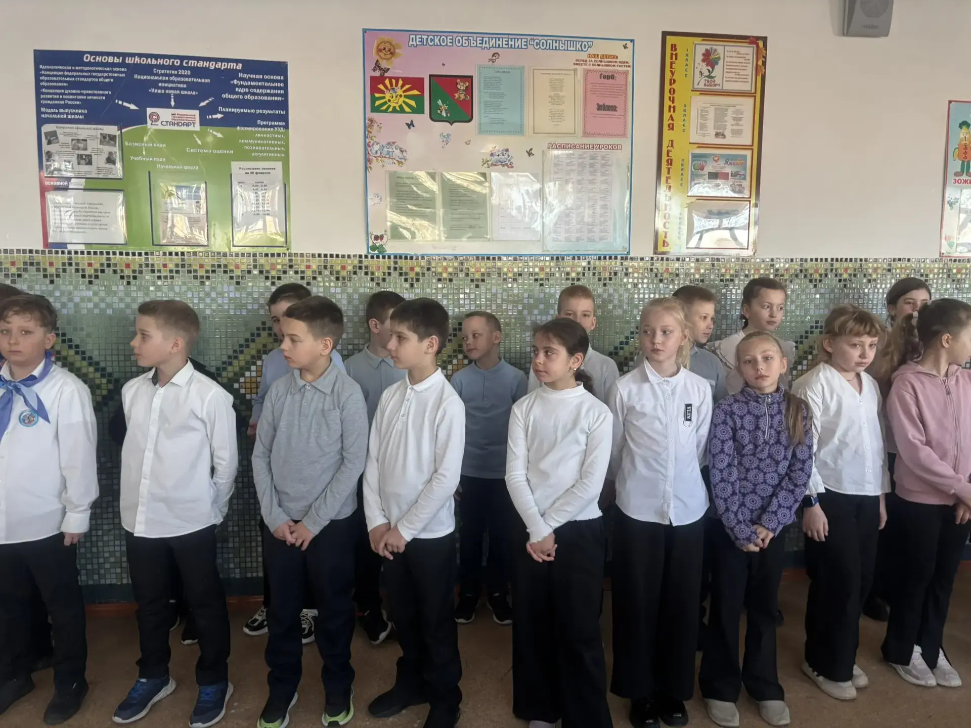 📖✨ Добро пожаловать в мир оживших страниц!  С 23 марта в нашей начальной школе воцарилась настоящая 