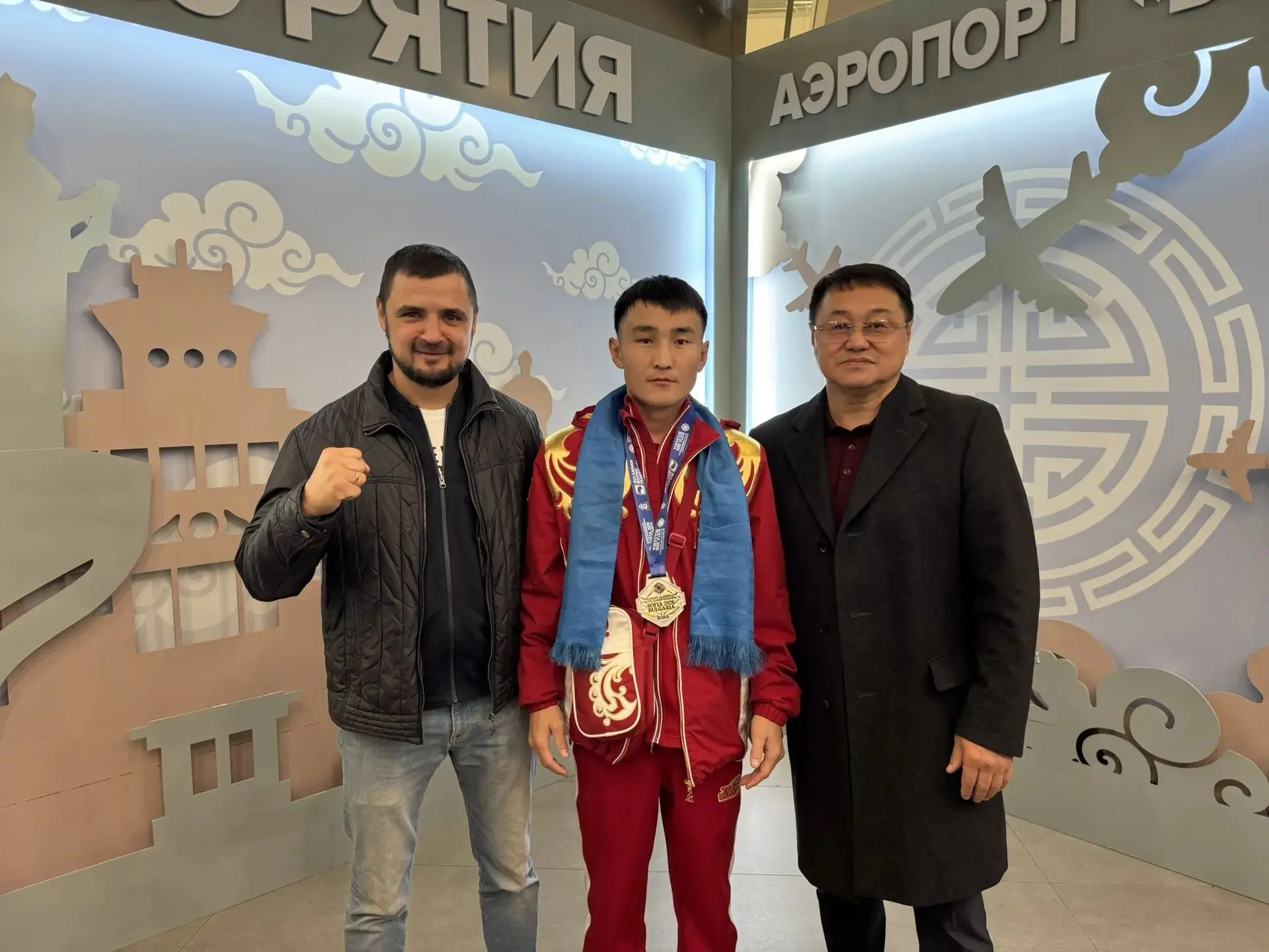 Сегодня в аэропорту «Байкал» встретили нашего земляка, серебряного призёра чемпионата Е...