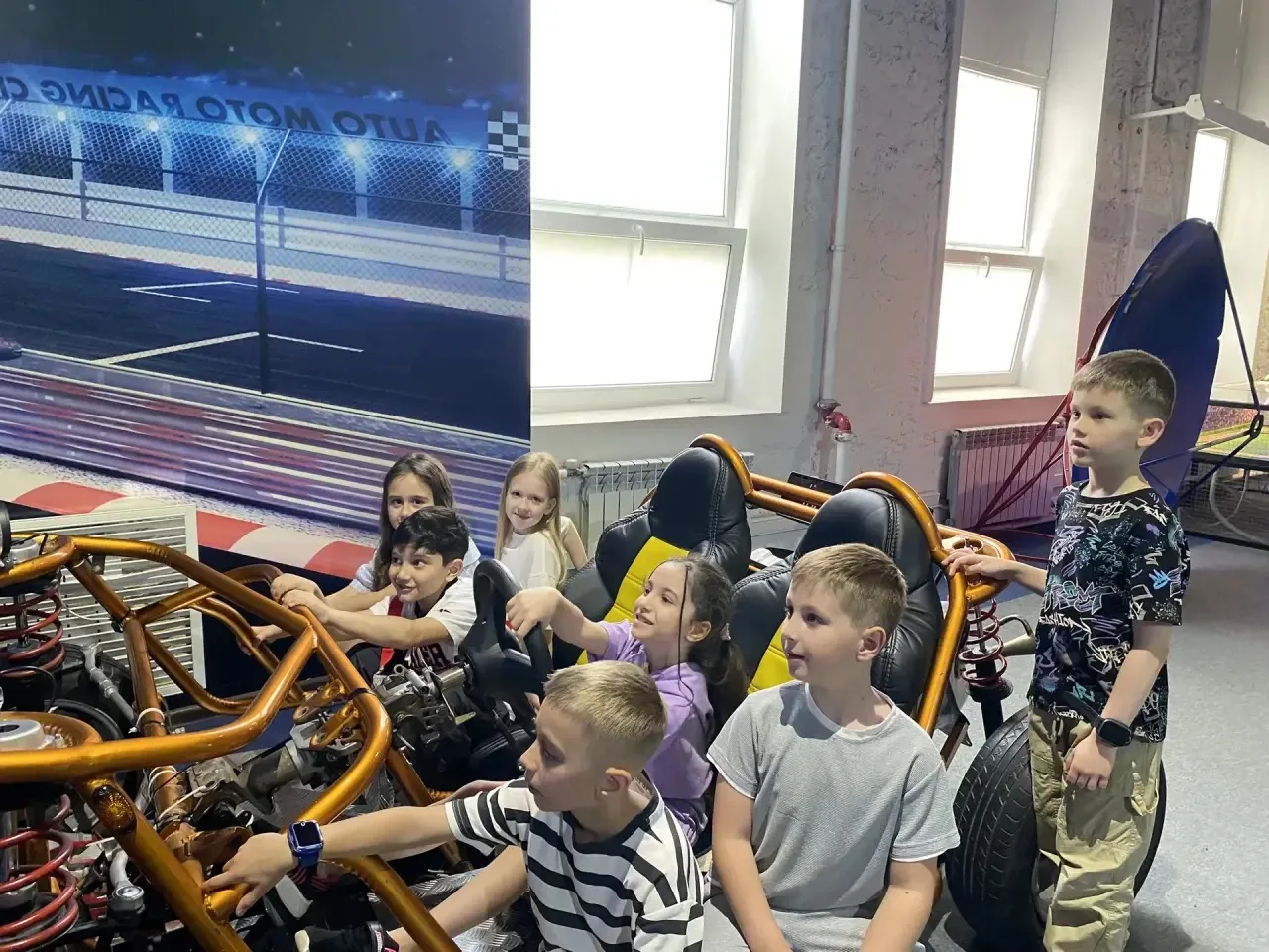 🚀 1 «Б» в «ДЖОУЛЬ ПАРКЕ»! ⚡️  Сегодня наш дружный 1 «Б» класс совершил невероятное путешествие в мир