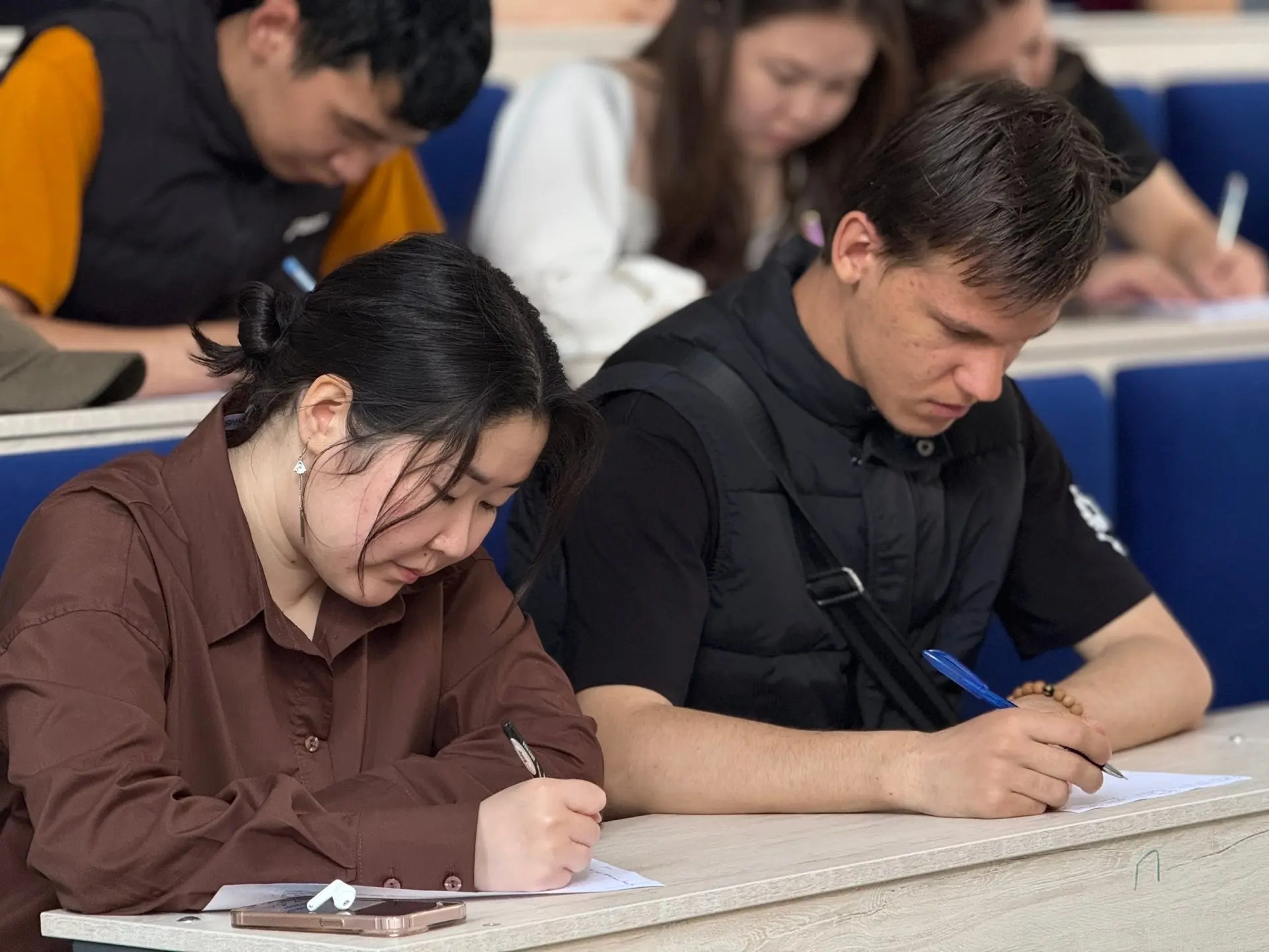 Сегодня в КалмГУ состоялся тотальный диктант «Живое слово славян» ✍🏼  Мероприятие прошло в рамках фе