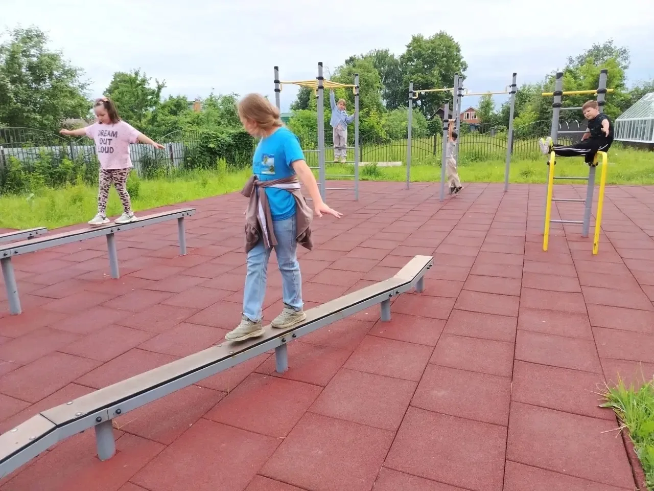 СПОРТИВНО-ТРУДОВОЙ ДЕСАНТ

В пришкольном лагере «Планета здоровых ребят» был объявлен спортивно-труд