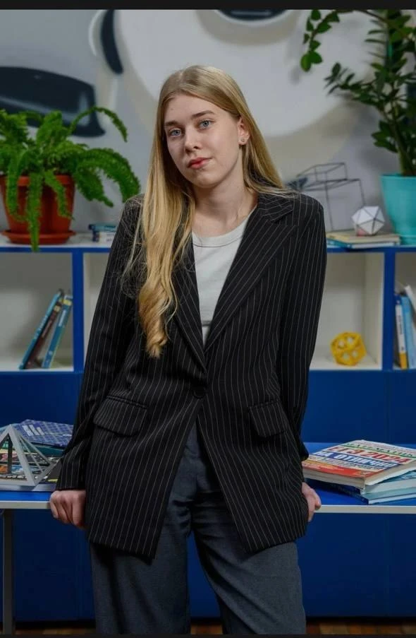 И ещё одна ялтинская звездочка, набравшая 💯 баллов на ЕГЭ. На этот раз по русскому!

📖 Анастасия П