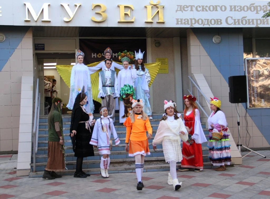 Праздничные программы в рамках Всероссийской акции «Ночь музеев» собрали в музее поклон...