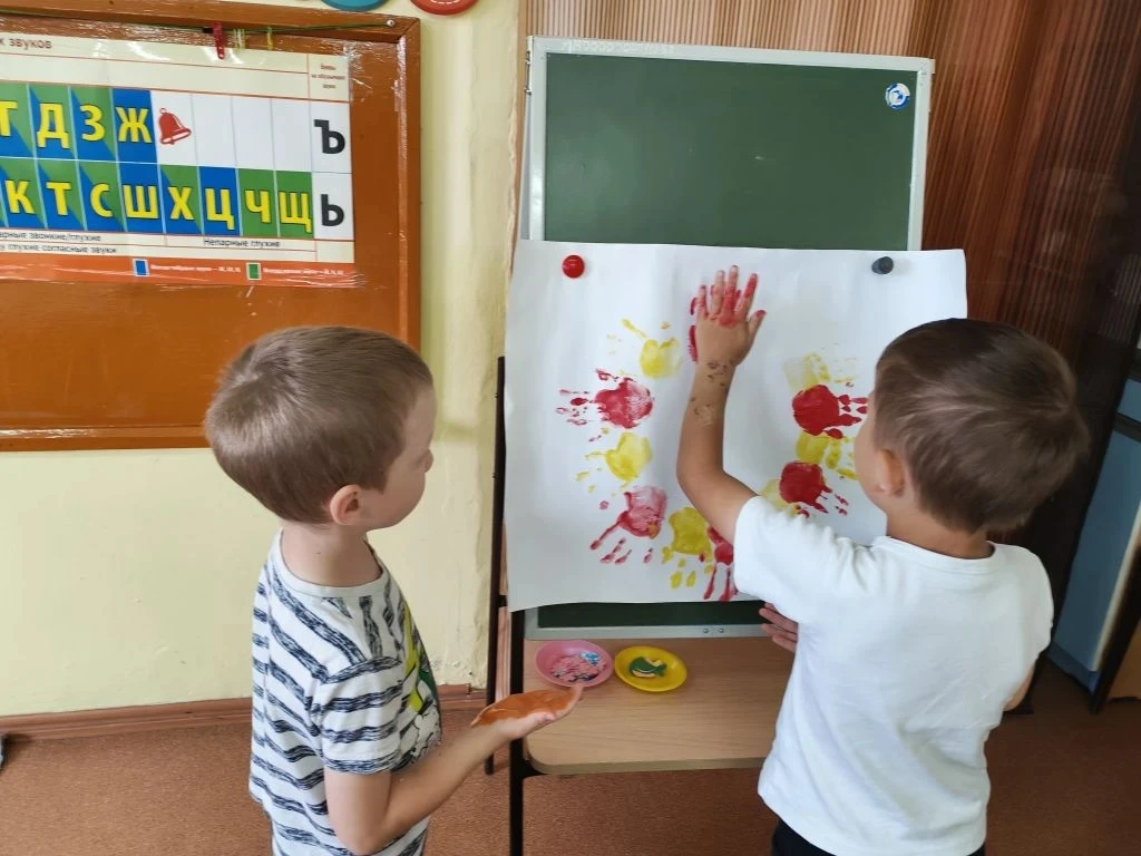ДЕНЬ ДЕТСКИХ ЛАДОШЕК