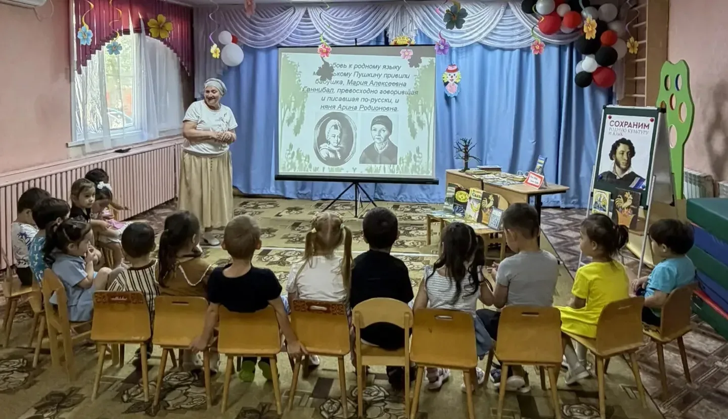 Путешествие в мир сказок📚

В рамках Года дошкольного образования в МКОУ «Пойменская СОШ им. Героя Р