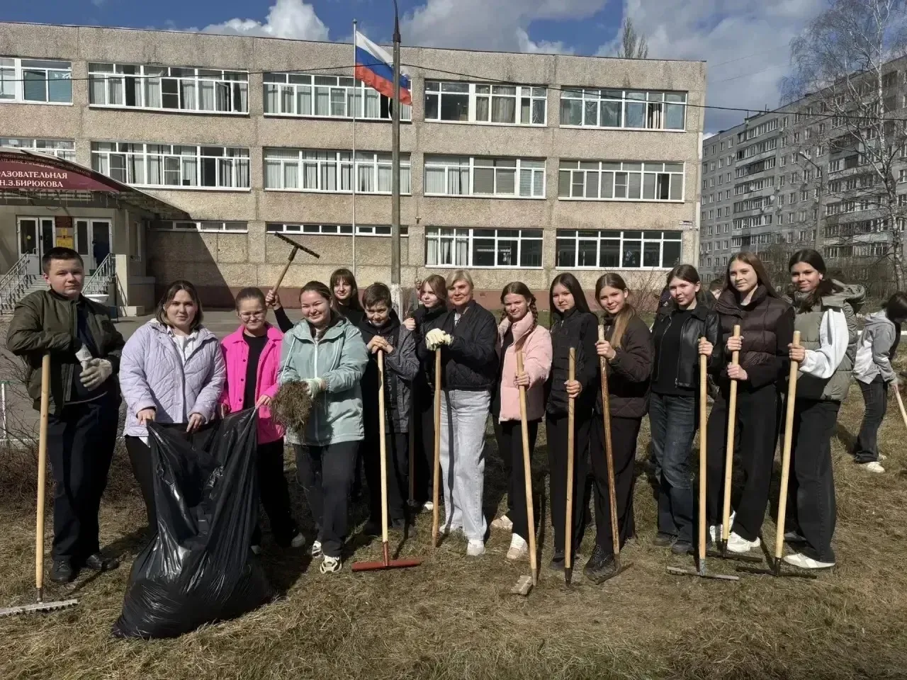 Не дожидаясь общеокружного апрельского субботника, уже приступили к комплексному наведению порядка н