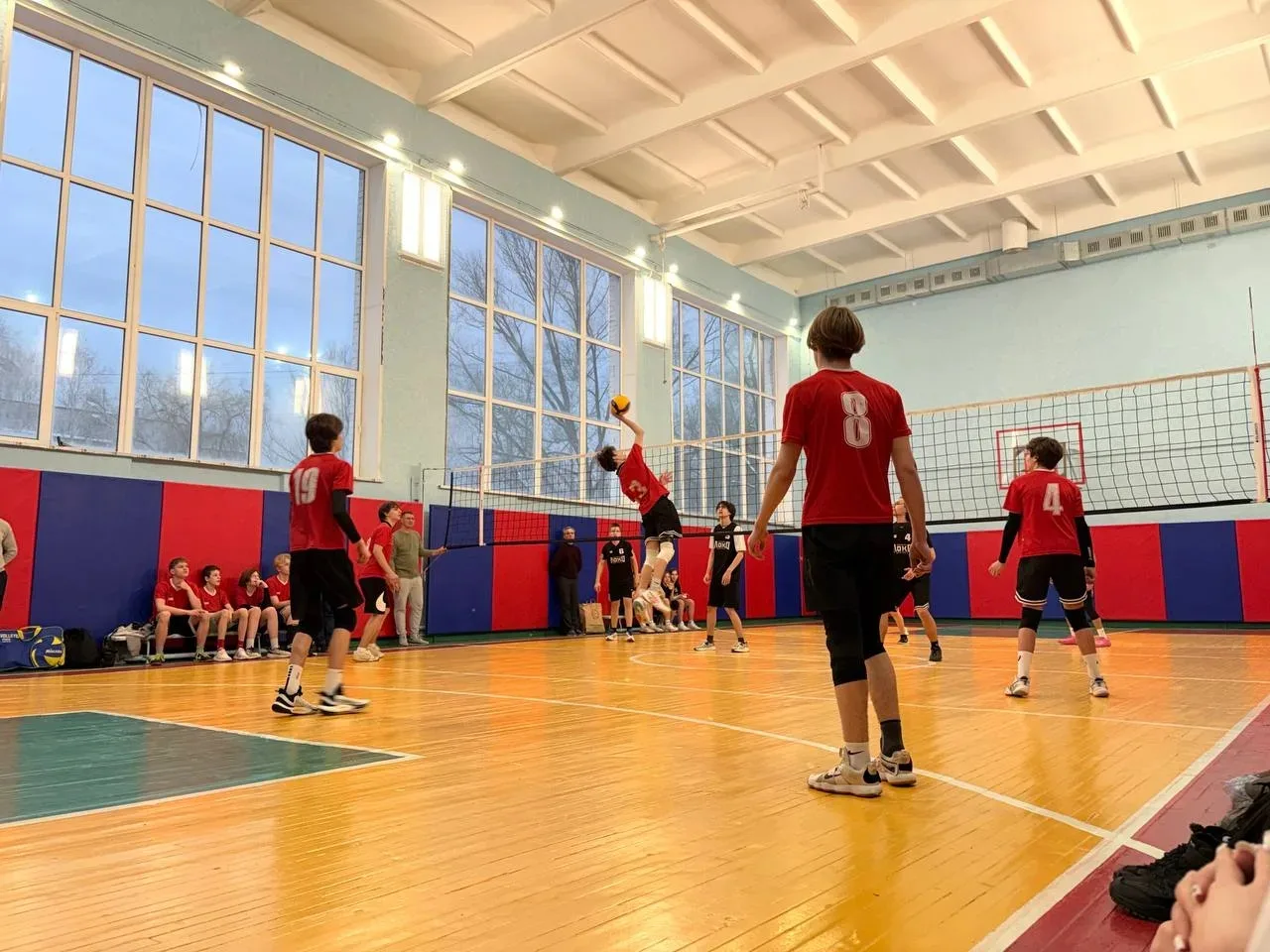 🥇🔥 Волейболисты третьей гимназии показали настоящий класс! 🔥🥇 Ребята продемонстрировали всему району