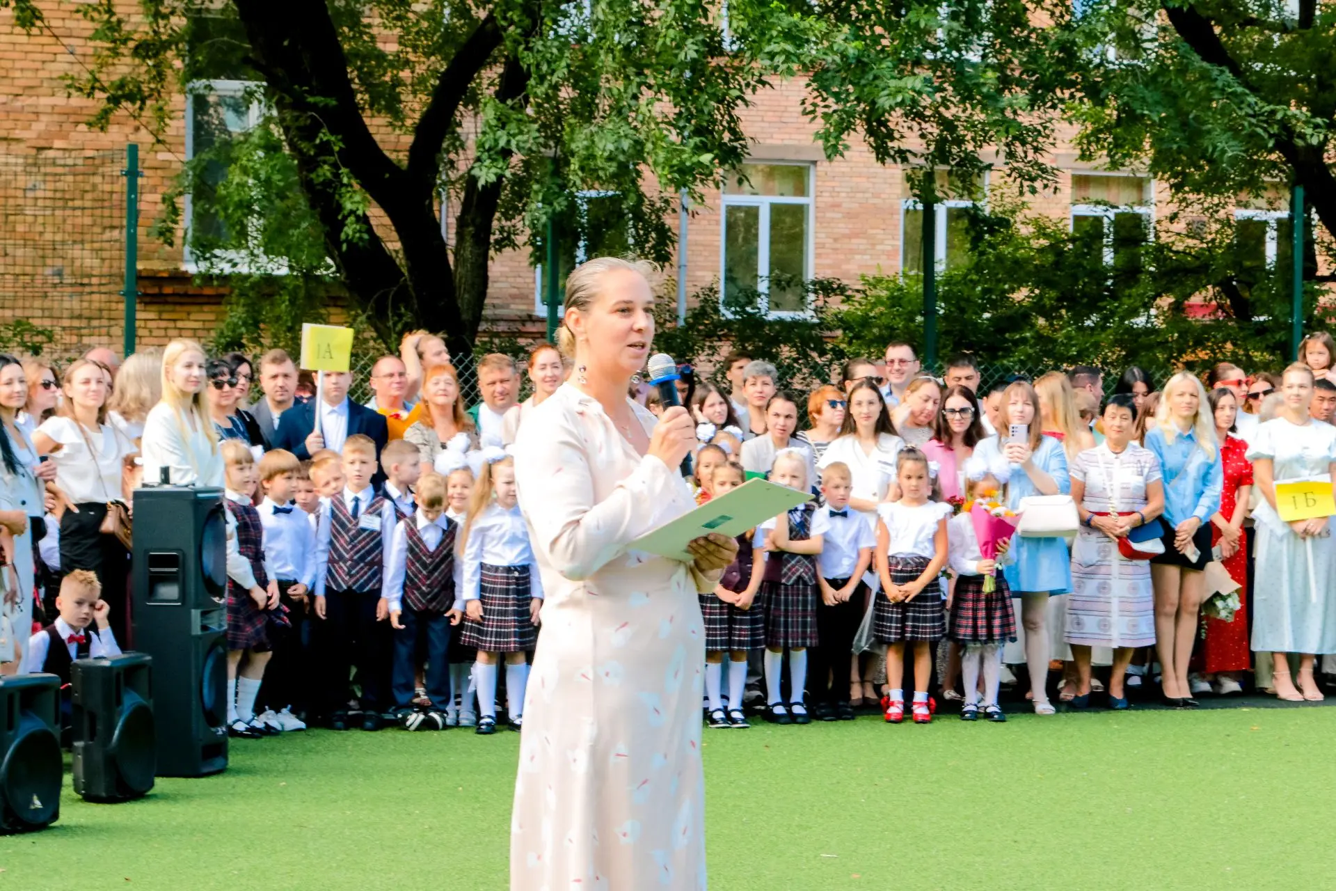 Сегодня в нашей школе прошла торжественная линейка, посвященная Дню знаний! 🎉📚