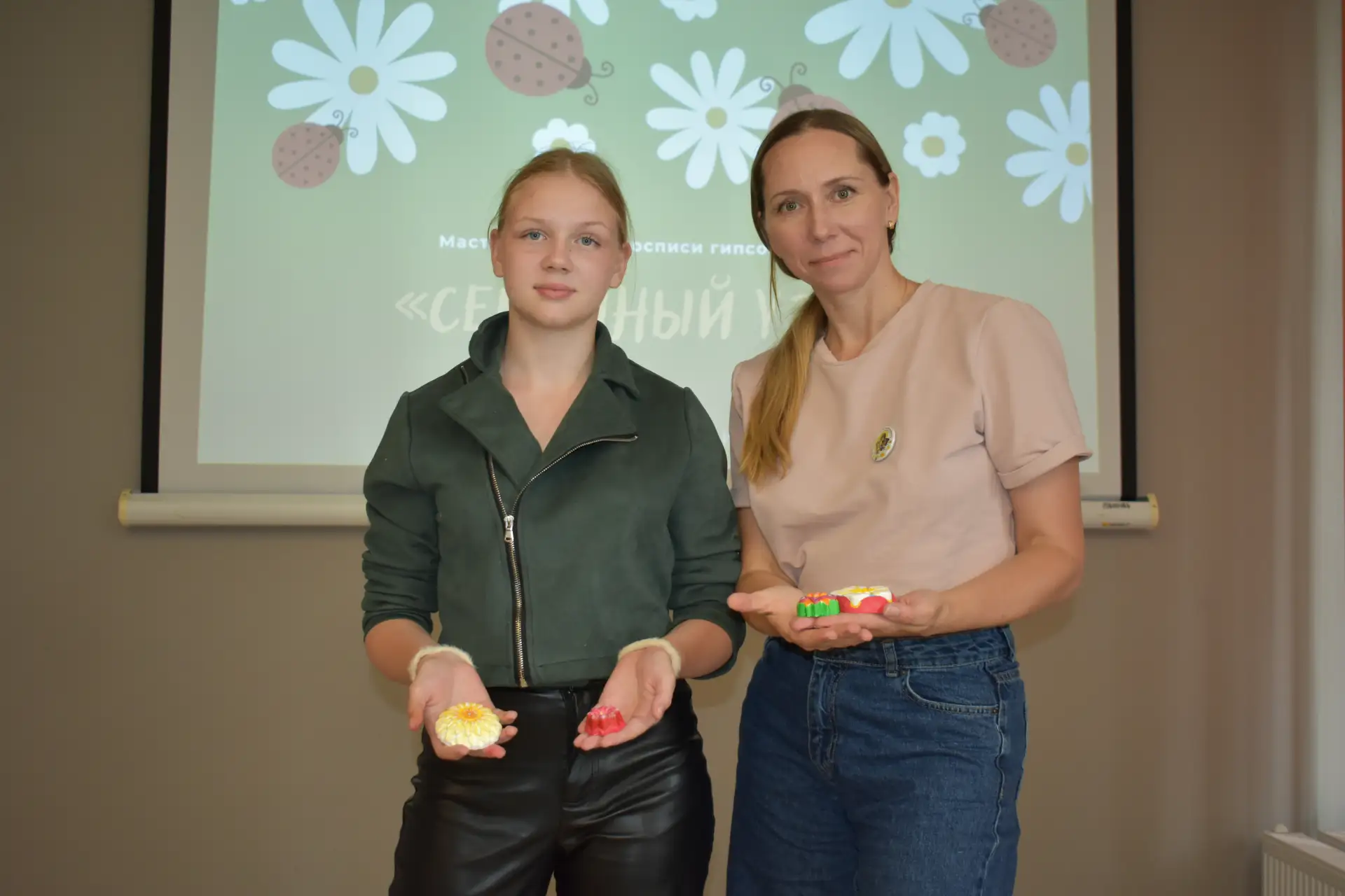 День семьи, любви и верности в библиотеке 💛

🧸 Для девчонок и мальчишек прошла весёлая игровая про