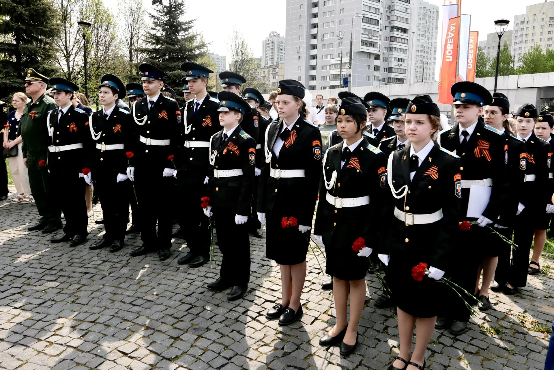 🇷🇺 ГЕРОИ БЕССМЕРТИЯ  В годы Великой Отечественной войны тысячи москвичей добровольно вступали в наро