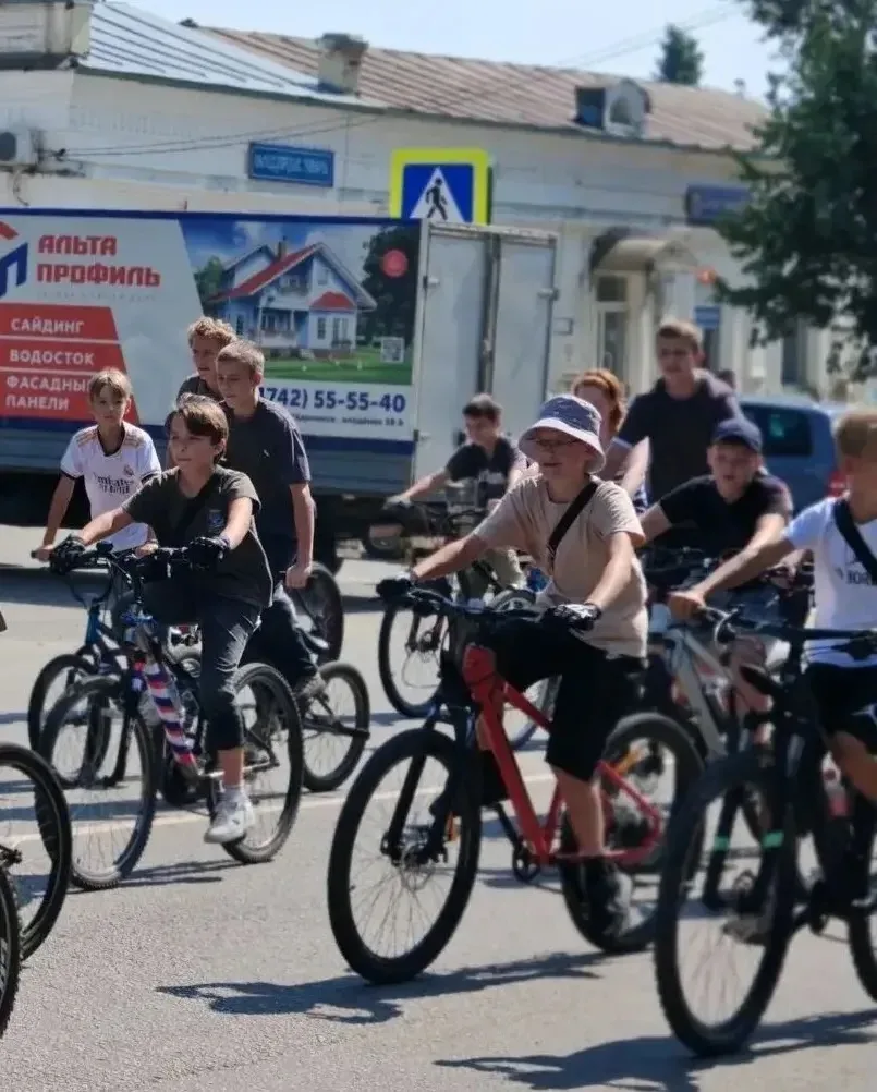 Дружная команда велосипедистов 6г класса приняла участие в первом велопробеге Лебедянск...