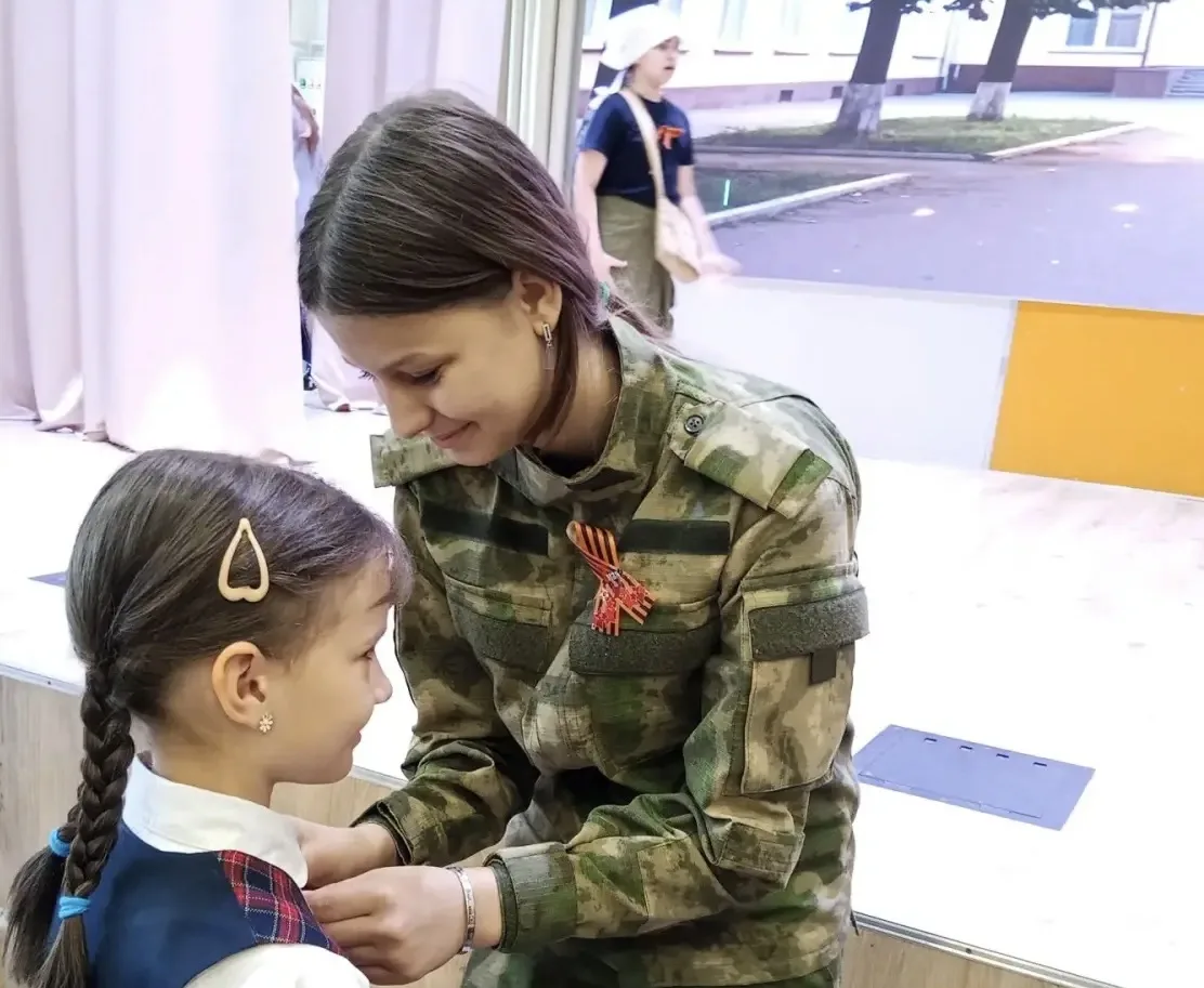 Георгиевская ленточка — символ памяти!  Росгвардейский 7 «А» класс провёл трогательную акцию для нач